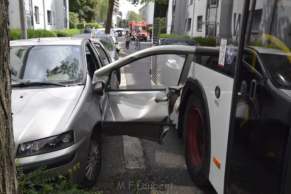 VU KVB Bus gegen PKW Tuer Koeln Kalk Buchforststr P15.JPG - Miklos Laubert